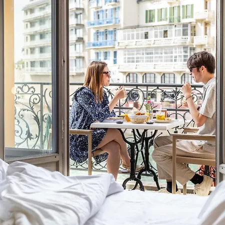 De La Vallee Hotel